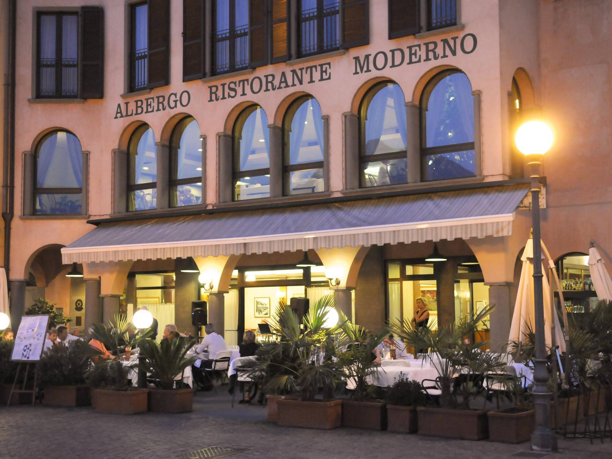 Albergo Moderno Lovere Kültér fotó
